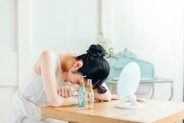 梅雨になると毛穴が目立つのはなぜ？3つの理由と対策